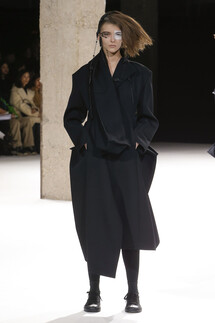 Yohji Yamamoto Fall 2018 Ready-to-Wear , Ёдзи Ямамото осень зима 2018 , Fashion show , неделя моды в Париже , PFW , Mainstyles